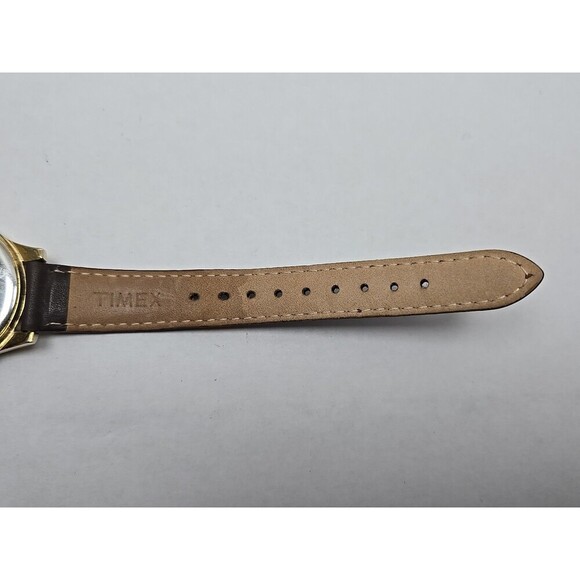 Timex Easy Reader Indiglo Gold Tone 35mm Quartz Watch Leather New Battery WR 30M - Picture 8 of 13
